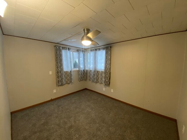 Building Photo - Beautiful 4-Bed, 2 Bathroom North Olmsted OH