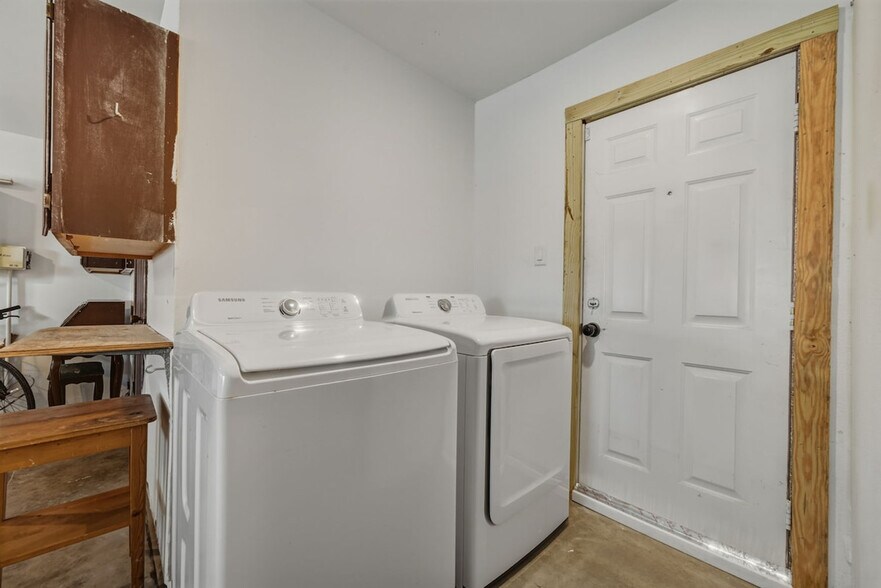 Building Photo - 4807 Carsonhill Dr