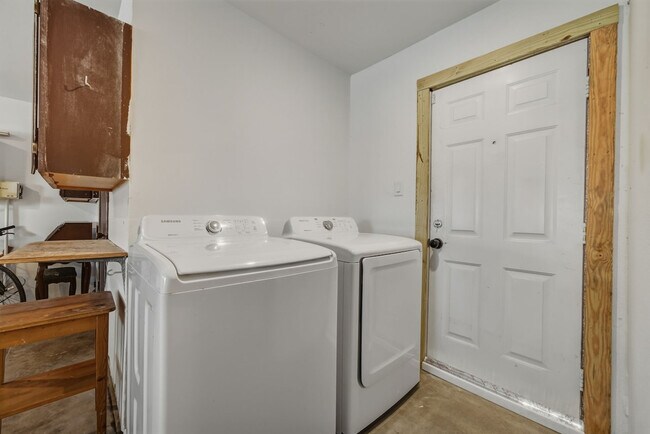 Building Photo - 4807 Carsonhill Dr
