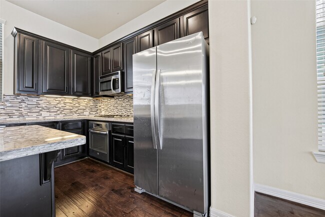Building Photo - 2707 Shadybrook Meadow Dr