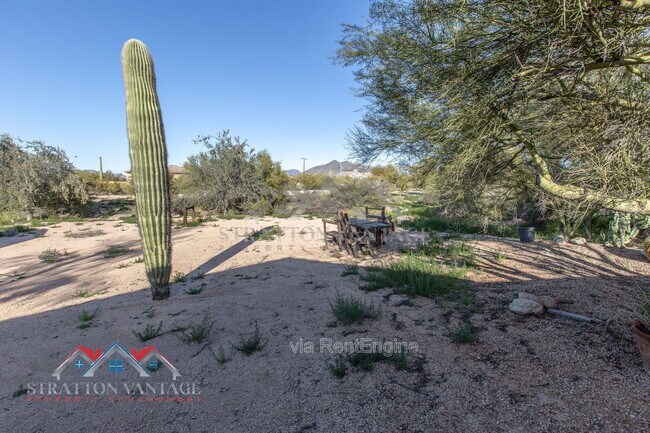 Building Photo - 4728 E Ron Rico Rd