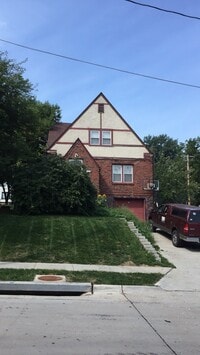 Building Photo - Large 2 bed 1 bath Duplex in Dundee!