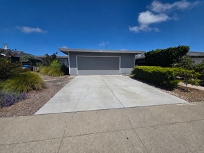 Building Photo - 3360 Los Prados St