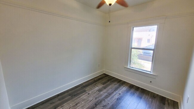 Building Photo - a13432