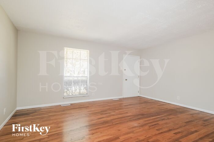 Building Photo - 2288 Kingsford Dr