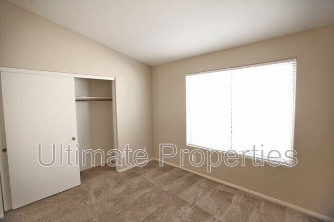 Building Photo - 13602 W Desert Flower Dr