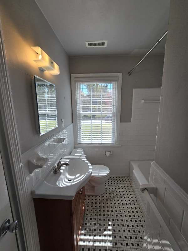 Building Photo - 8410 Holly Hill Rd