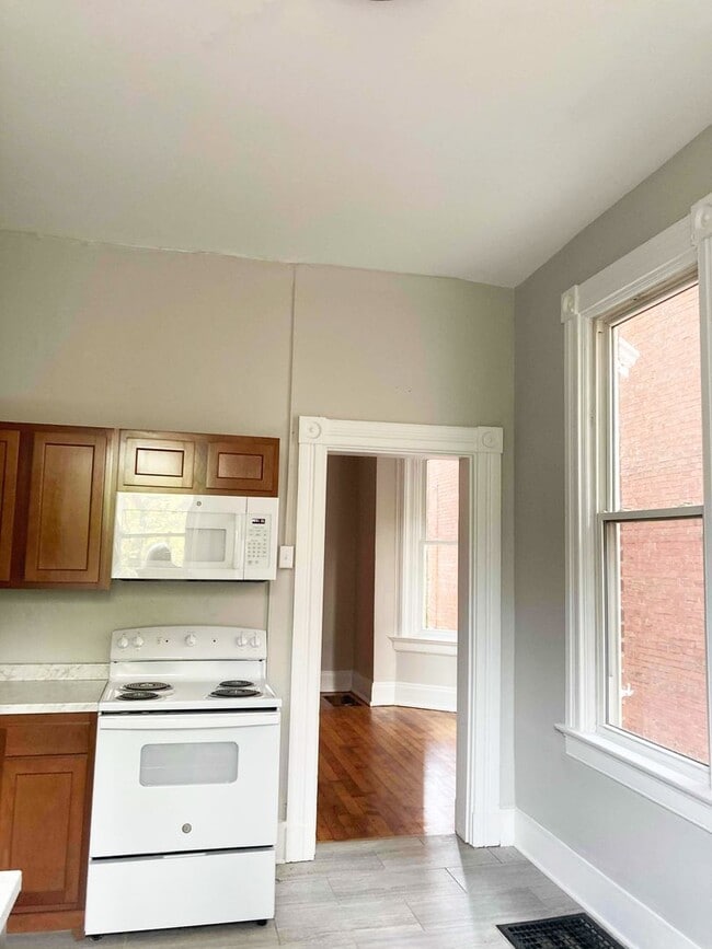 Building Photo - 3221 Bishop St