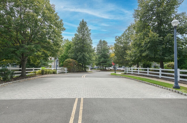 Building Photo - 430 Wedgewood Cir