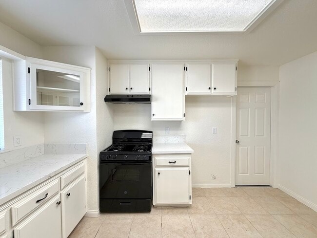 Building Photo - 18089 Capri St