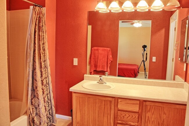 Building Photo - 3 bed 3 bath Castle Rock home walking distance to Douglas County High School