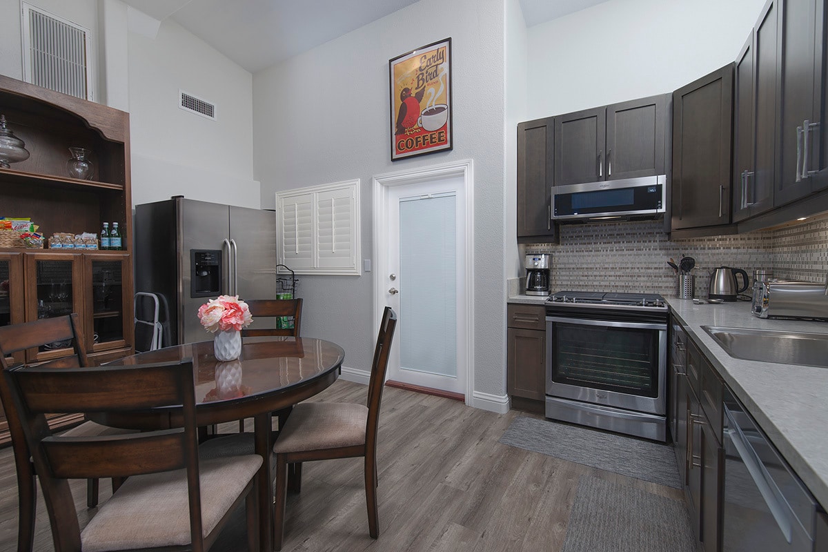 Eat-in dining area - 73 Summerfield St
