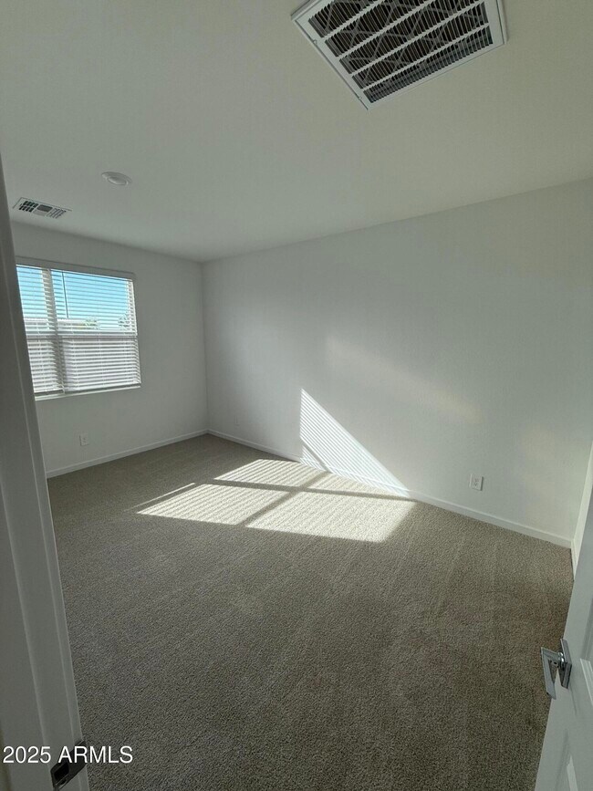 Building Photo - 7433 E Cozy Cottage Ln