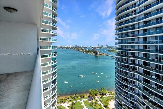 Building Photo - 1800 N Bayshore Dr