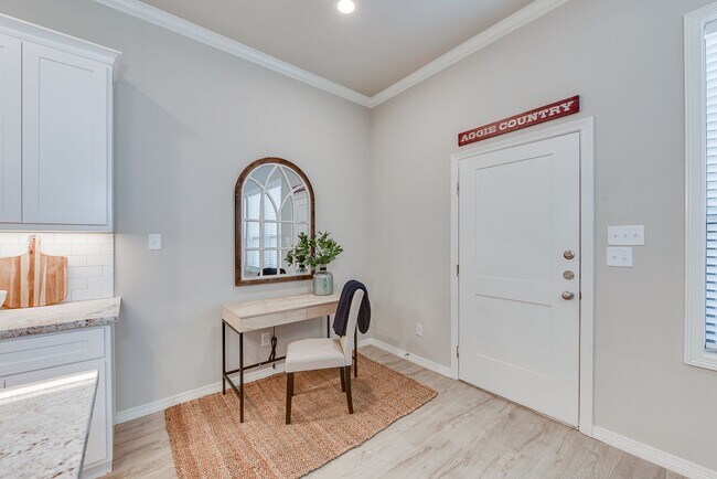 Building Photo - 4009 Oaklawn St