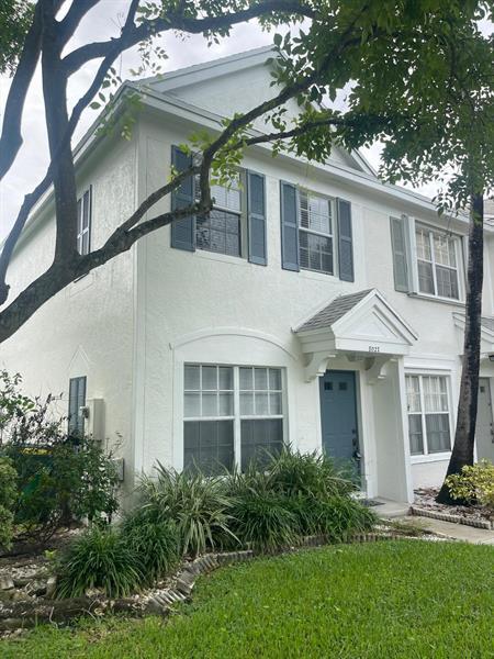 Building Photo - 8021 Sanibel Dr