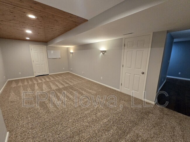Building Photo - 1138 White Ivy Pl NE