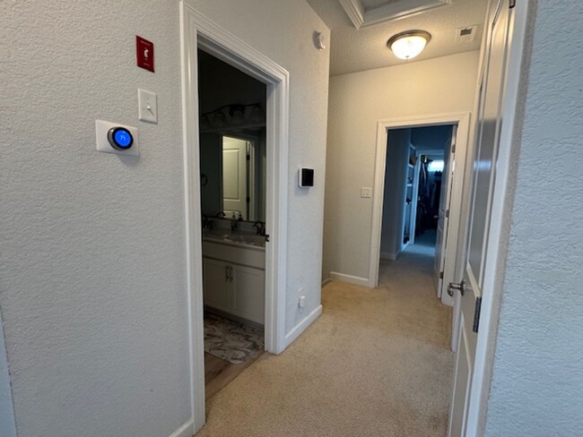 Building Photo - Immaculate Four Bedroom Home in Joliff Lan...
