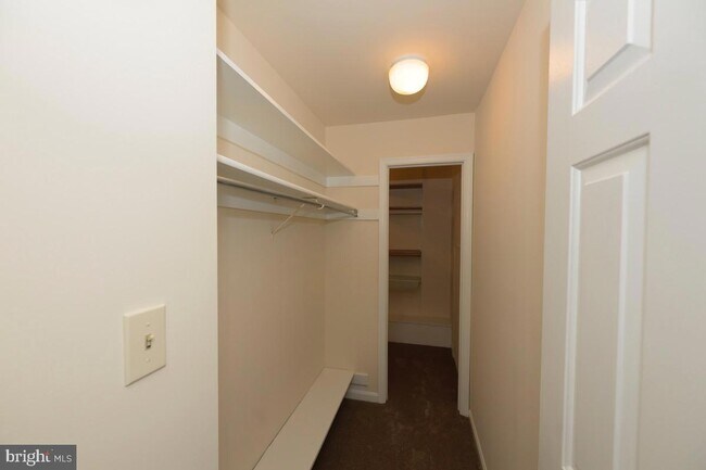 Building Photo - 208 Kelly Ct