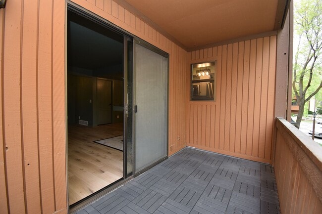 Building Photo - Charming 1 Bed 1 bath Condo in the Heart of Fort Union!!!