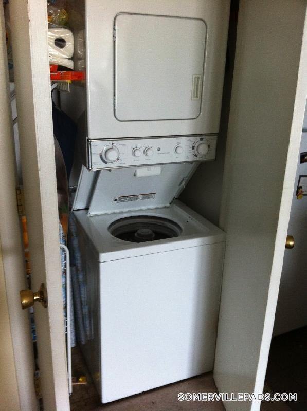 Building Photo - 18 Bond St