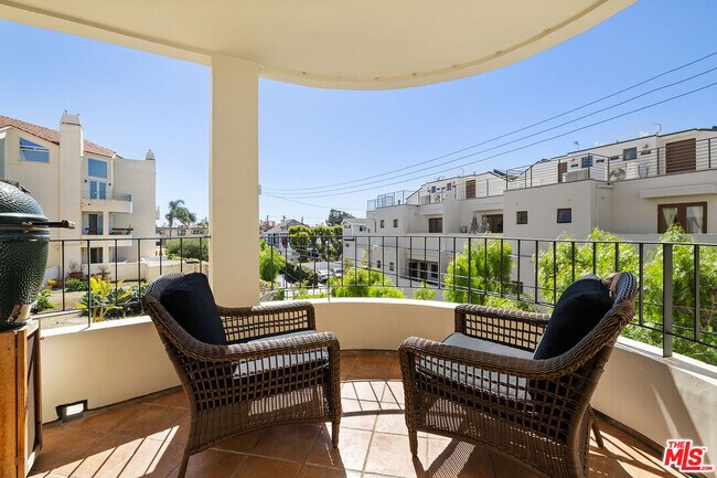 Building Photo - 245 Main St