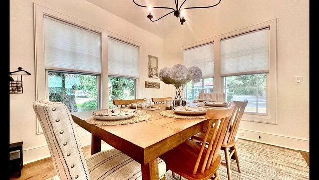 Building Photo - Low Country Cottage located in the Heart o...