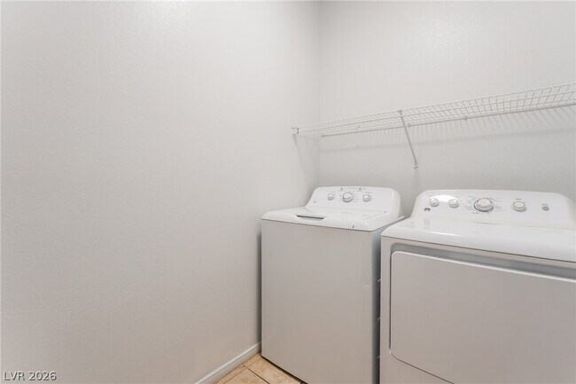 Building Photo - 5094 1st Sun St