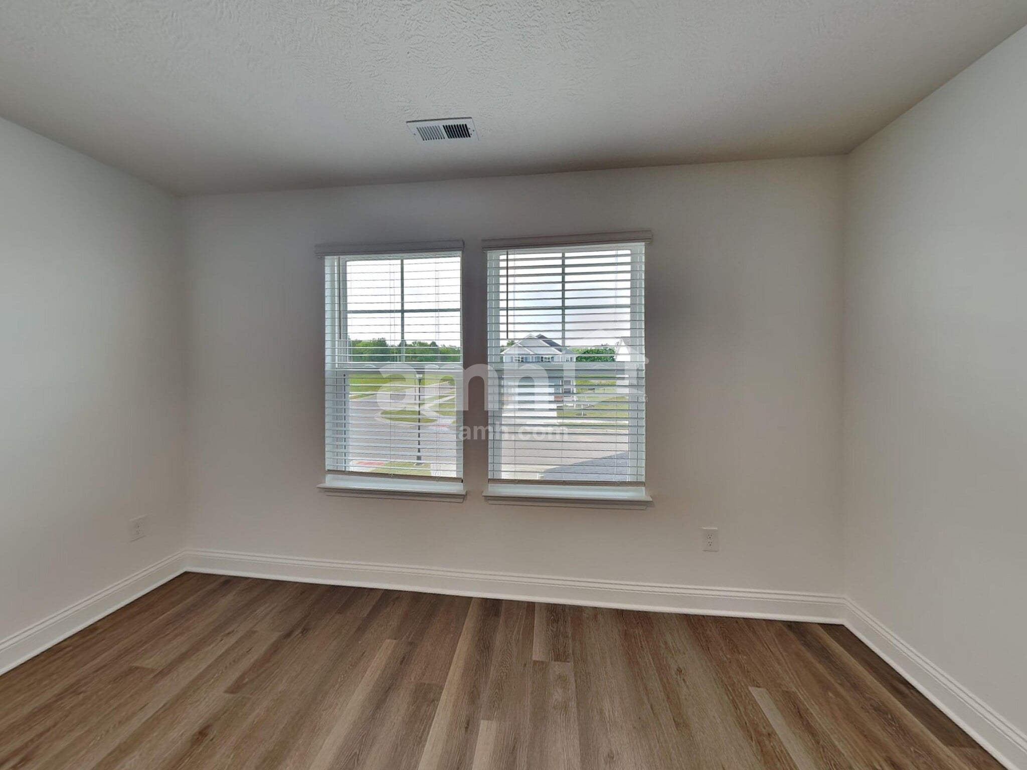 Building Photo - 9202 Henley Ave