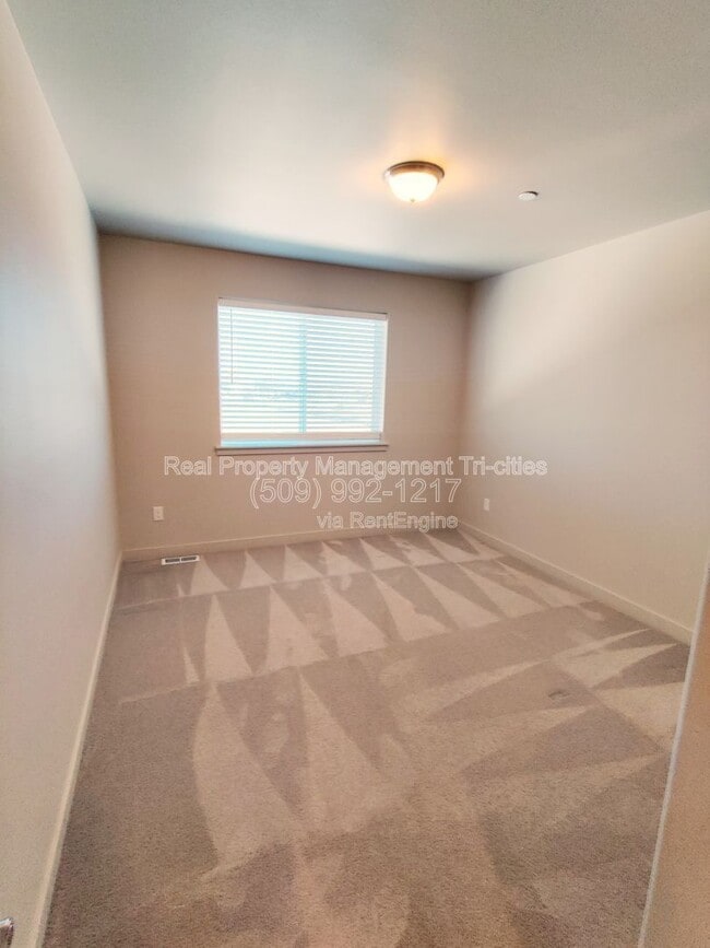 Building Photo - 5748 W Albany Pl
