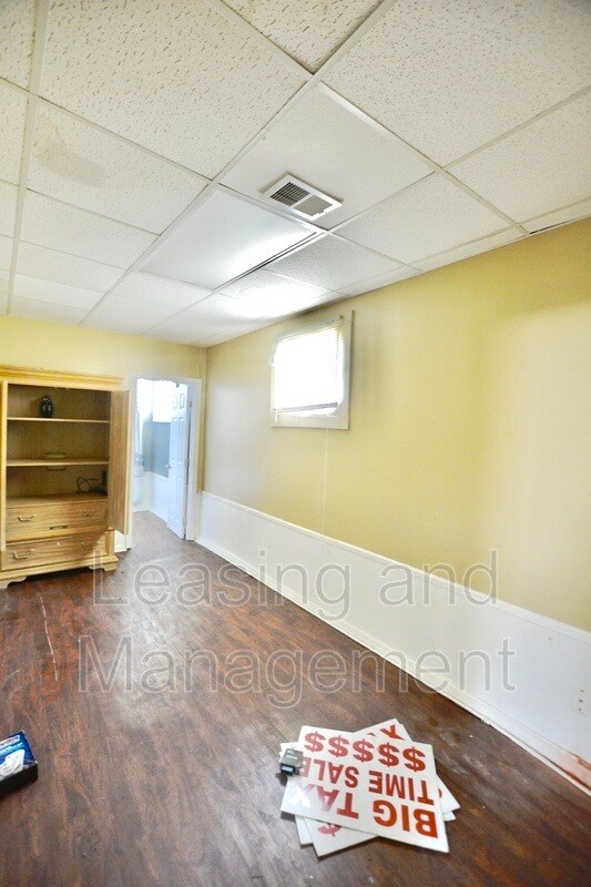 Building Photo - 839 W Richardson Ave