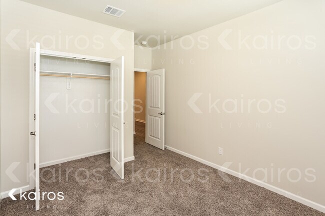 Building Photo - 6715 Tiger Pointe Dr.