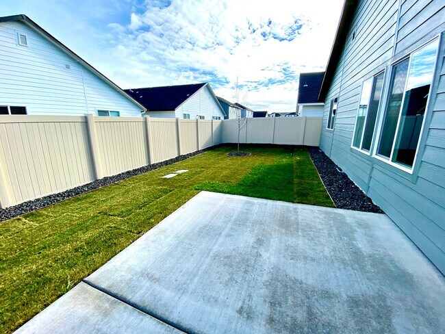 Building Photo - 4 Bedroom 2 Bath Single Level in Meridian Eagle & Ustick available 06/22/26