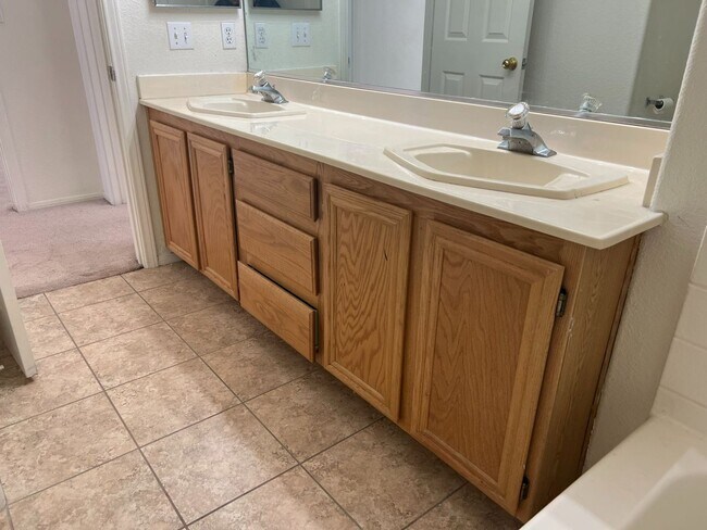 Building Photo - 8706 Martinique Bay Ln