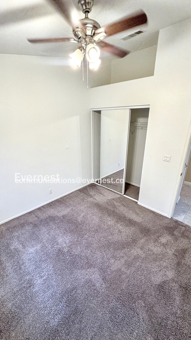 Building Photo - 3232 Cotswold St