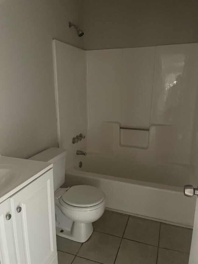 Building Photo - 540 Meadowbrook Dr