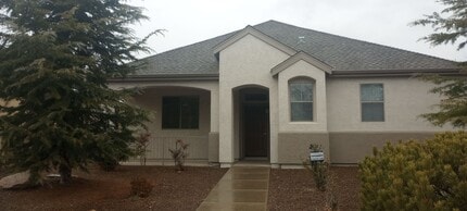 Building Photo - Cute Home Located In The Stoneridge Golf Community