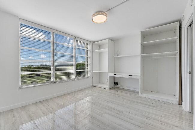 Building Photo - 3001 S Course Dr