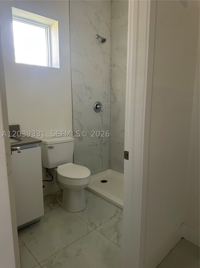 Building Photo - 6410 SW 139th Ave