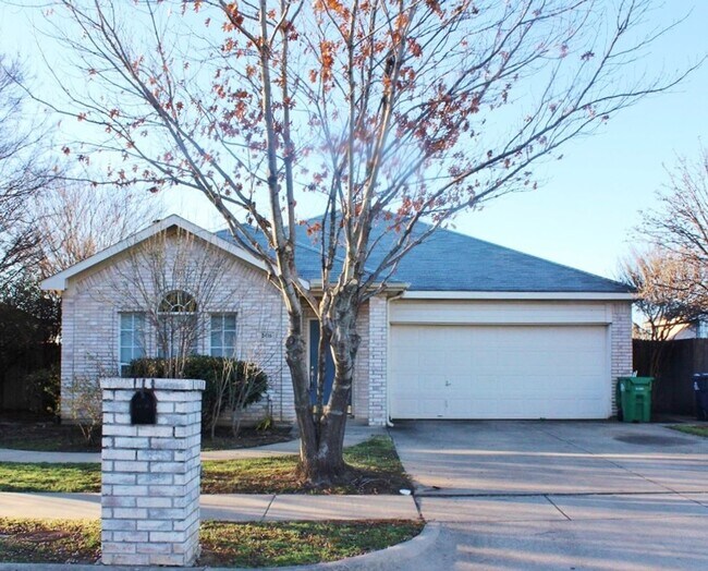 Adorable 3/2/2 Home In Great Denton Locati... 2416 Wildwood Ln Denton