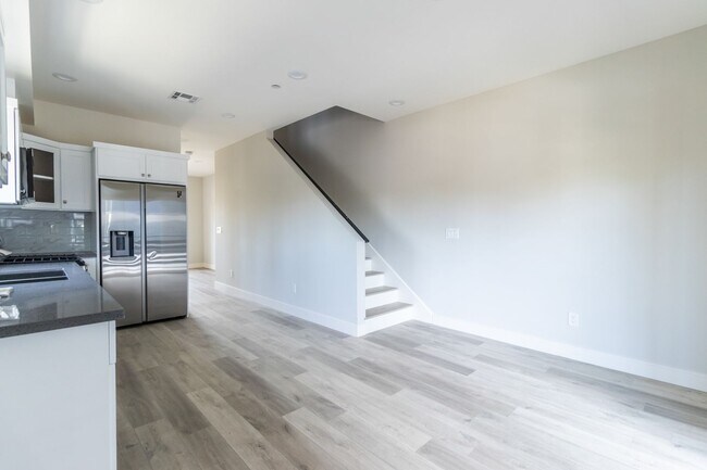 Building Photo - 5134 Riverton Ave