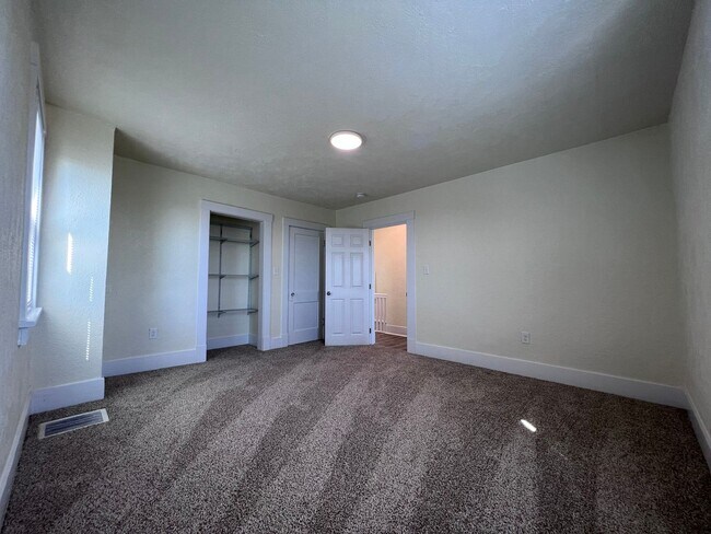 Building Photo - Updated 2BR house with Garage!