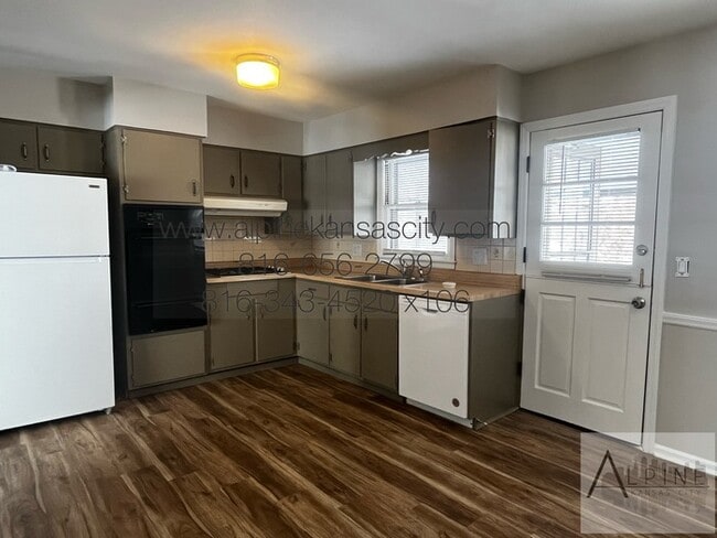 Building Photo - Independence Split Level, Finished Basement!