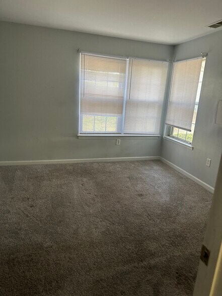 Master bedroom - 5384 Bedford Ter