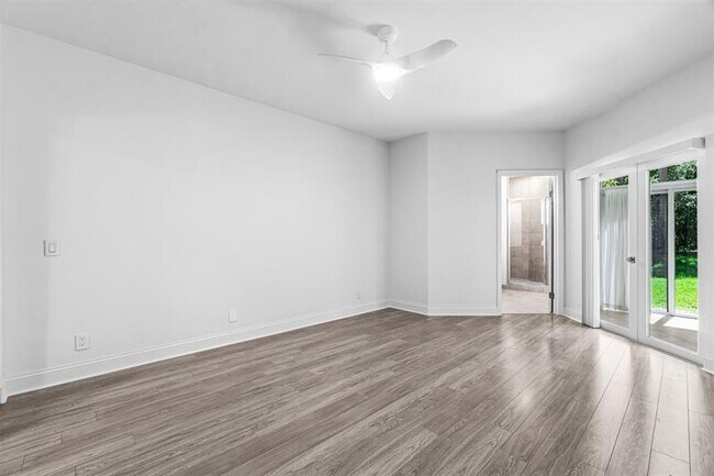 Building Photo - 6510 Via Regina