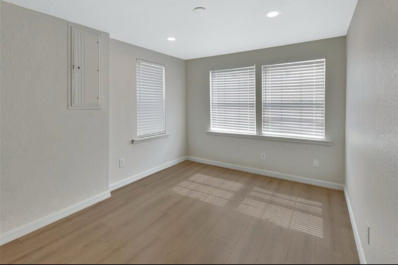 Building Photo - 506 N Stone St