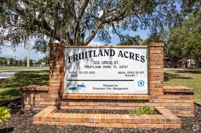 303 Urick St Fruitland Park, FL 34731-4342 - Fruitland Acres