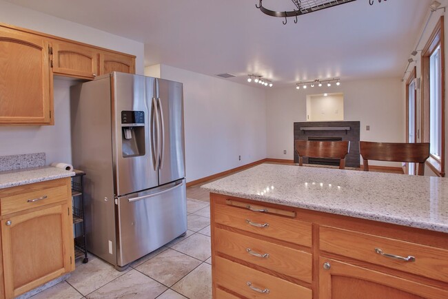 Building Photo - Lovley Home in Oak Harbor and Pet Friendly!