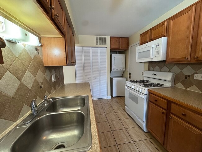 Building Photo - 460 N Lake Shore Dr