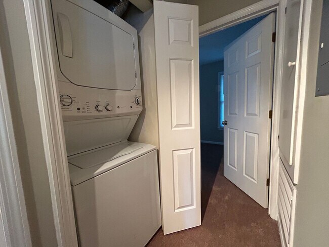 Building Photo - Charming 2BR Condo – Move-In Ready!